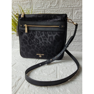 CROSSBODY NEGRO CON DISEÑO - MICHAEL KORS